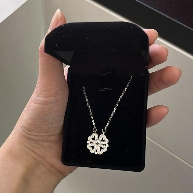 Collar de corazones de trebol + Caja de regalo