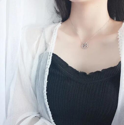 Collar de corazones de trebol + Caja de regalo